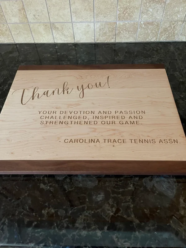 Wood serving tray with personalized inscription - Image 2